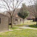 El albergue y campamento juvenil Emperador Carlos V se encuentra en el Valle del Jerte de Cáceres, junto a la entrada de la Reserva Natural de la Garg