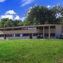 El Albergue Juvenil Equal Sociedad Cooperativa Galega es un centro de educación ambiental situado en pleno núcleo rural de la provincia de Ourense, a 