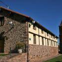 El Albergue Juvenil El Rasillo del Instituto Riojano de la Juventud se encuentra en El Rasillo de Cámeros, junto al Embalse de González laCasa, en la 