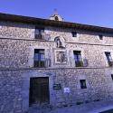 El Albergue Juvenil Hospital San José del Instituto Riojano de la Juventud se encuentra en Soto en Cámeros, en la Sierra de los Cameros Viejos y el va